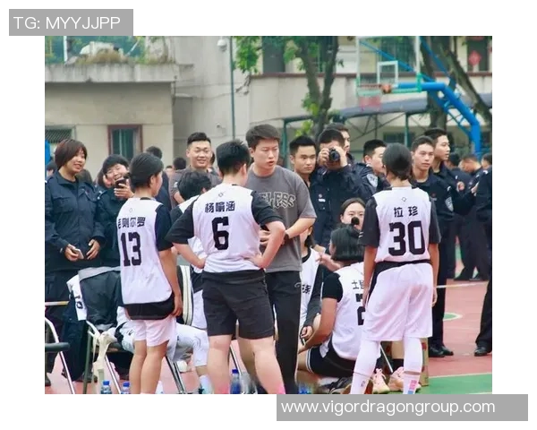 全运会回顾:重庆篮球队展现出强大实力与团队精神的精彩表现